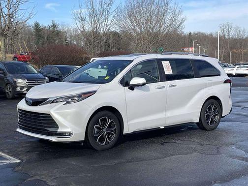 2025 Toyota Sienna Platinum