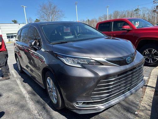 2022 Toyota Sienna Limited