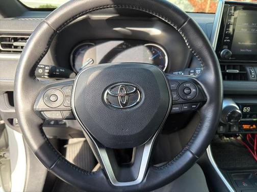 2019 Toyota RAV4 Hybrid SE