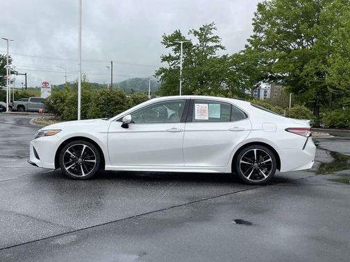 Wind Chill Pearl 2019 Toyota Camry XSE
