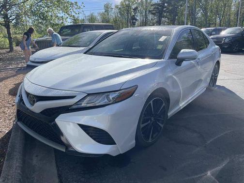 Wind Chill Pearl 2019 Toyota Camry XSE