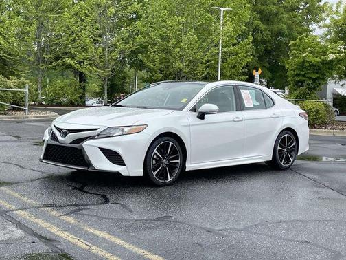 Wind Chill Pearl 2019 Toyota Camry XSE