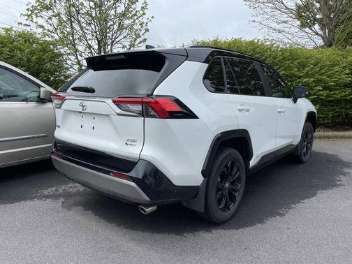 Wind Chill Pearl/Midnight Black Metallic 2025 Toyota RAV4 Hybrid SE