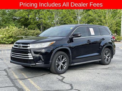 Midnight Black Metallic 2019 Toyota Highlander LE