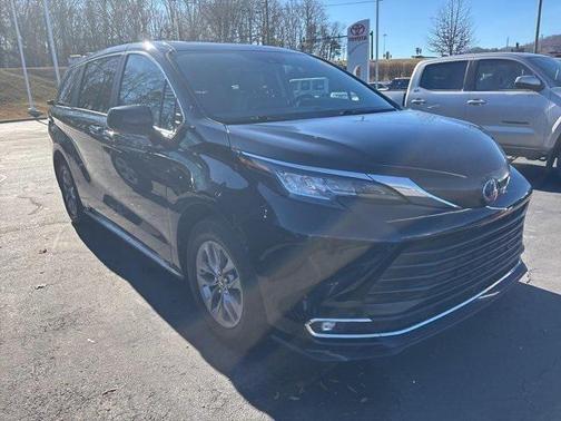 2022 Toyota Sienna XLE