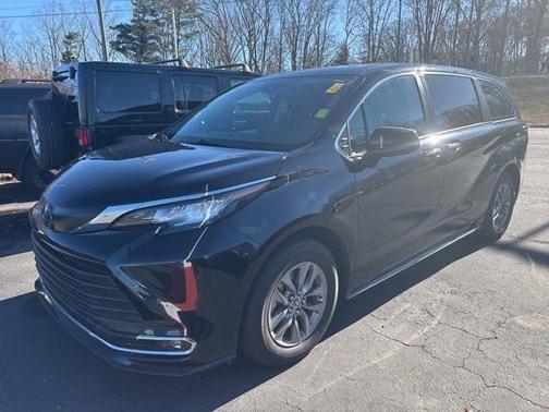 2022 Toyota Sienna XLE