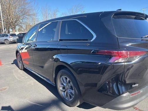 2022 Toyota Sienna XLE