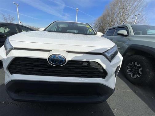 2022 Toyota RAV4 Hybrid XLE