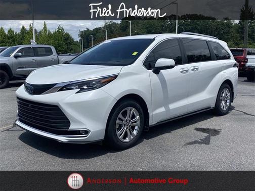 2024 Toyota Sienna Platinum 7 Passenger