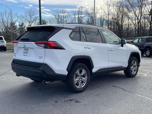 2024 Toyota RAV4 XLE