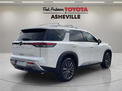 2022 Nissan Pathfinder SL 4WD