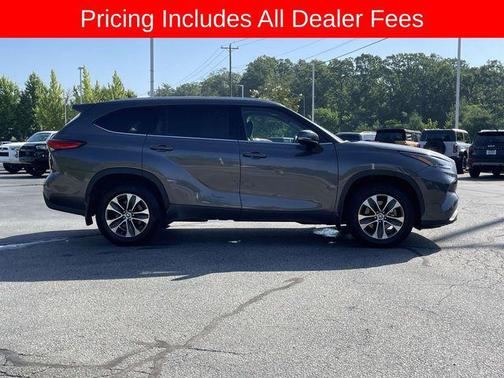 Magnetic Gray Metallic 2022 Toyota Highlander XLE