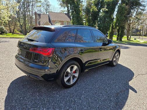 Mythos Black Metallic 2022 Audi Q5 40 Premium Plus