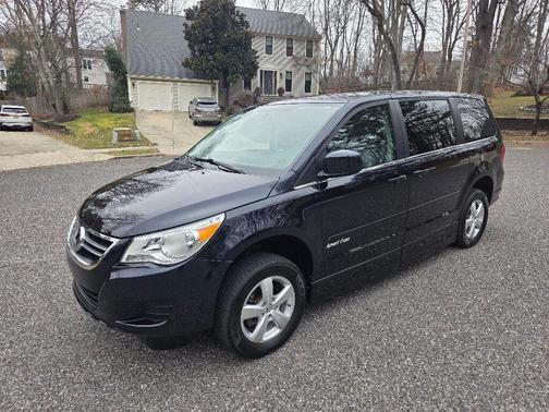 2010 Volkswagen Routan SE