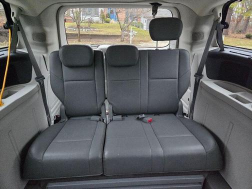 2010 Volkswagen Routan SE