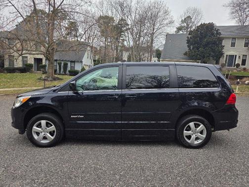 2010 Volkswagen Routan SE