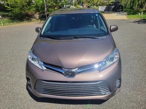 2019 Toyota Sienna XLE
