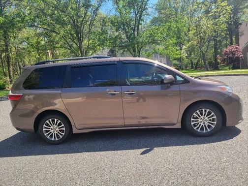 2019 Toyota Sienna XLE