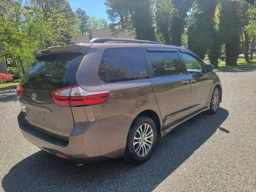 2019 Toyota Sienna XLE