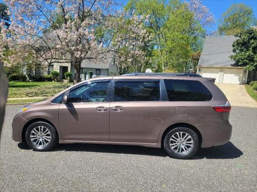 2019 Toyota Sienna XLE