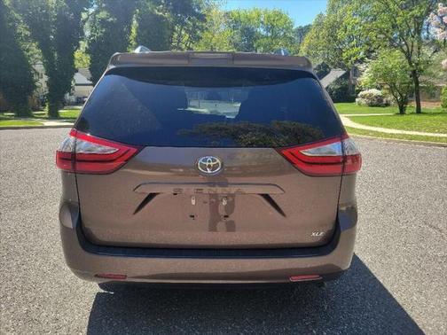 2019 Toyota Sienna XLE