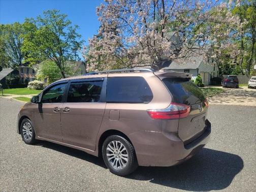 2019 Toyota Sienna XLE