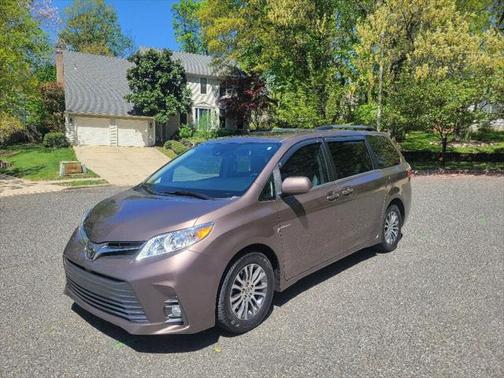 2019 Toyota Sienna XLE