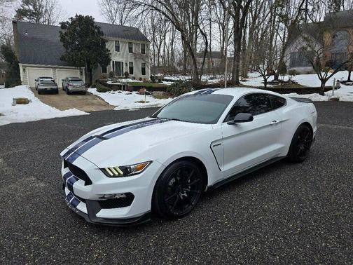 2016 Ford Shelby GT350R Base