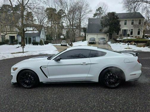 2016 Ford Shelby GT350R Base