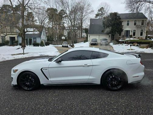 2016 Ford Shelby GT350R Base