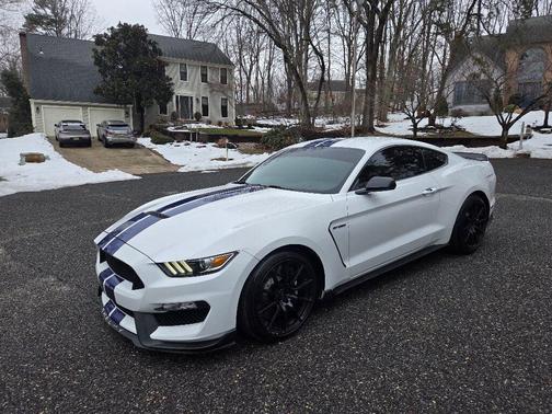 2016 Ford Shelby GT350R Base