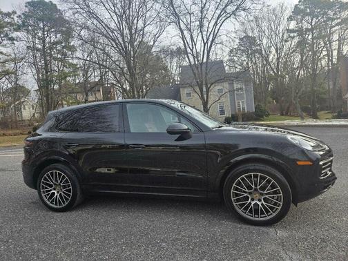 2023 Porsche Cayenne Platinum Edition