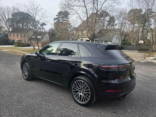 2023 Porsche Cayenne Platinum Edition