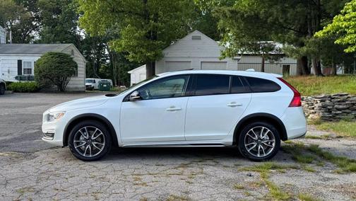 2016 Volvo V60 Cross Country T5 Platinum
