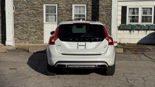 2016 Volvo V60 Cross Country T5 Platinum