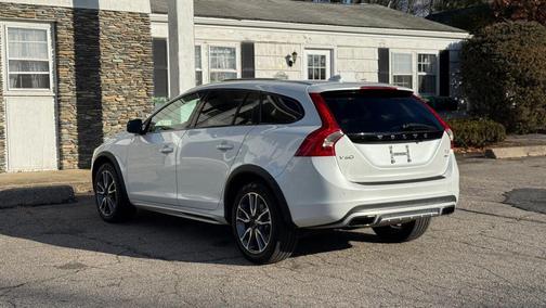 2016 Volvo V60 Cross Country T5 Platinum