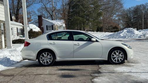 2011 INFINITI G37x Base