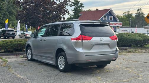 2011 Toyota Sienna XLE