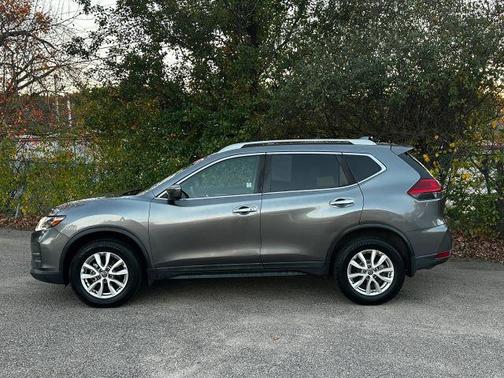 Gun Metallic 2017 Nissan Rogue SV
