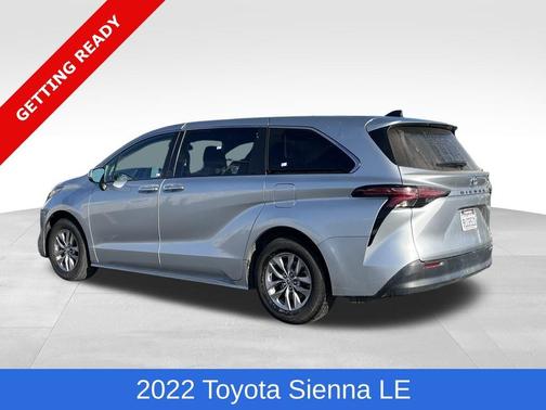 2022 Toyota Sienna LE