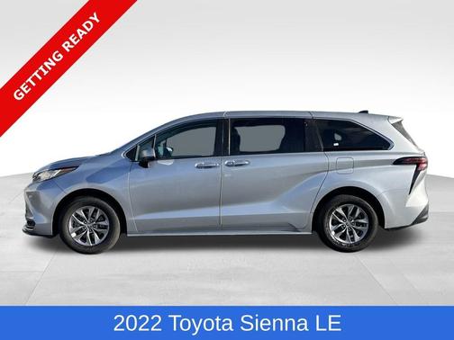 2022 Toyota Sienna LE