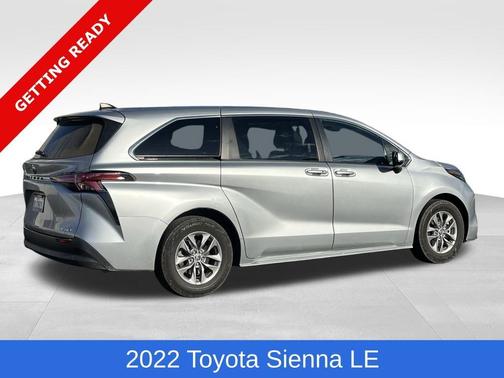 2022 Toyota Sienna LE