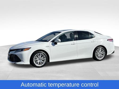 2019 Toyota Camry Hybrid XLE