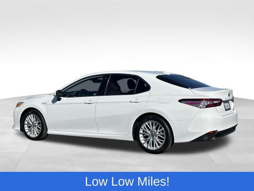 2019 Toyota Camry Hybrid XLE