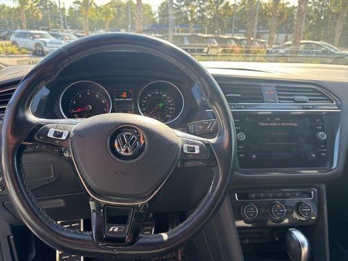 Pure White 2021 Volkswagen Tiguan 2.0T SE