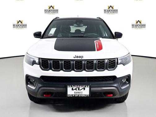Bright White Clearcoat 2024 Jeep Compass Trailhawk