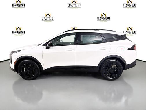 Snow White Pearl 2026 Kia Sportage X-Line