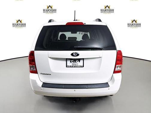 White 2014 Kia Sedona LX