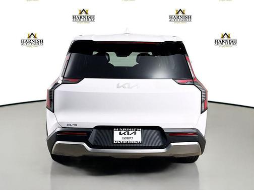 Glacial White Pearl 2026 Kia EV9 Light Long Range