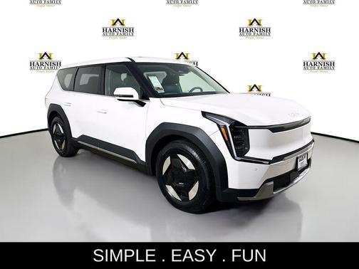 Glacial White Pearl 2026 Kia EV9 Light Long Range